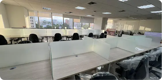 Adecuación de oficinas BPO con obra civil, infraestructura eléctrica, voz, datos y mobiliario para espacios corporativos funcionales